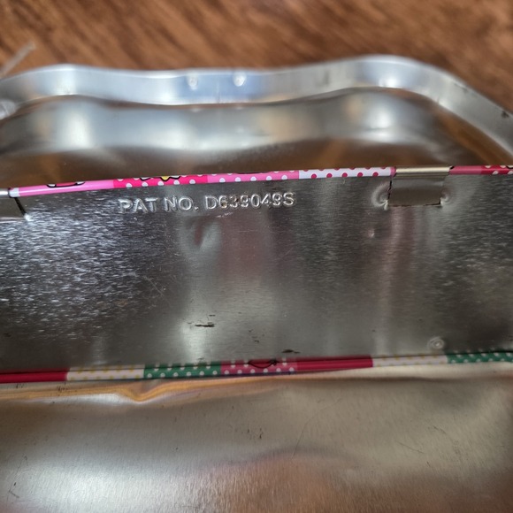 2012 Tin Box Co. Hello Kitty tin‎ purse - Picture 3 of 7